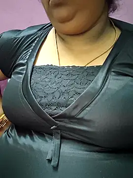 Snapshot of sweetrevathi chatting on 11-18-25, 04:00 sweetrevathi online show from 11-18-25, 04:00