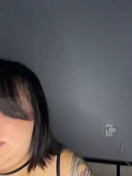 Snapshot of SwittieKendra chatting on 11-10-25, 07:18 SwittieKendra online show from 11-10-25, 07:18