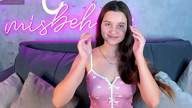 Snapshot of Renesmy_Black chatting on 10-24-25, 12:41 Renesmy Black online show from 10-24-25, 12:41