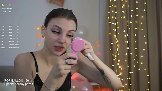 Snapshot of beckymadsons chatting on 12-20-25, 11:17 beckymadsons online show from 12-20-25, 11:17