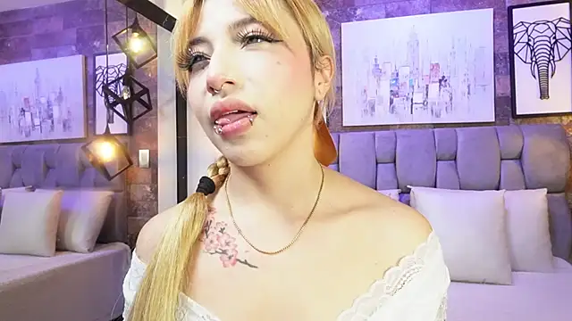 Snapshot of Sophia_Bellucci chatting on 11-19-25, 12:38 Sophia Bellucci online show from 11-19-25, 12:38