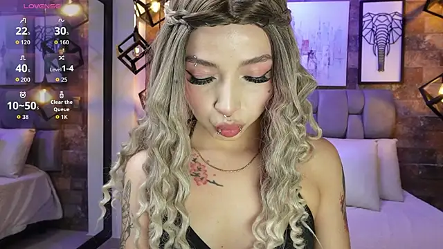 Snapshot of Sophia_Bellucci chatting on 12-20-25, 01:18 Sophia Bellucci online show from 12-20-25, 01:18