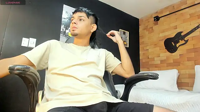 Snapshot of Kail_nil chatting on 11-19-25, 02:44 Kail nil online show from 11-19-25, 02:44