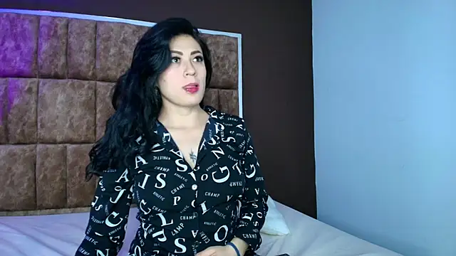 Snapshot of THAMARA_ANGELLS_ chatting on 10-13-25, 02:33 THAMARA ANGELLS  online show from 10-13-25, 02:33
