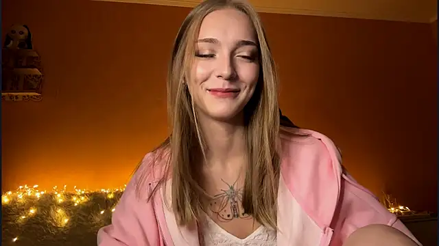 EvaPeace online show from 10-10-25, 04:17