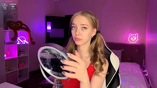 EvaPeace online show from 03-24-26, 01:38