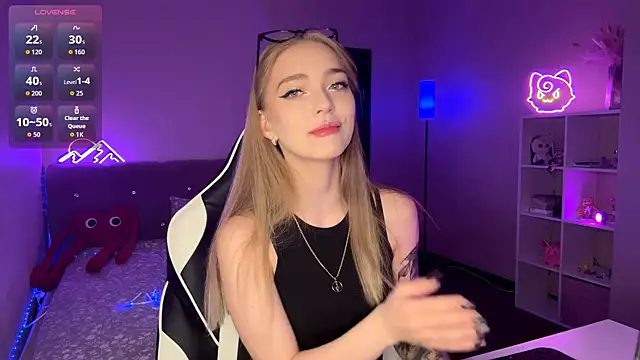 EvaPeace online show from 04-07-26, 01:44