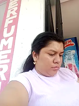 Snapshot of solnechka1 chatting on 10-17-25, 04:09 solnechka1 online show from 10-17-25, 04:09