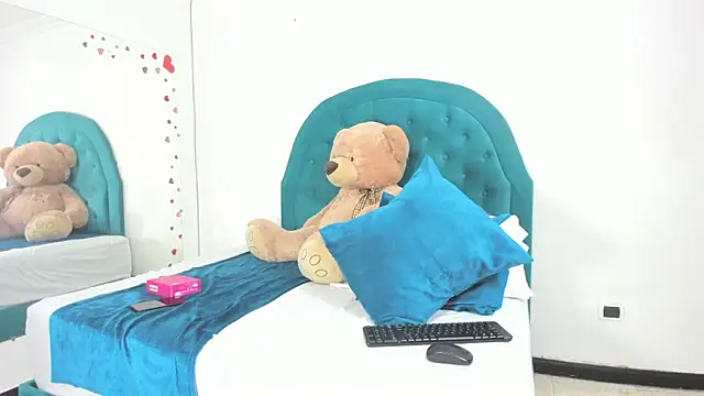 Grecia Moore online show from 11-20-25, 01:33