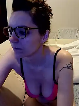 Snapshot of labellerose chatting on 01-11-26, 06:13 labellerose online show from 01-11-26, 06:13