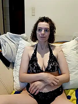 Snapshot of labellerose chatting on 02-13-26, 06:15 labellerose online show from 02-13-26, 06:15