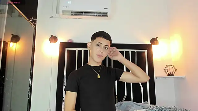 Snapshot of Iam_criss09 chatting on 10-14-25, 12:28 Iam criss09 online show from 10-14-25, 12:28