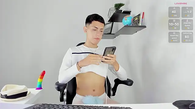 Snapshot of Iam_criss09 chatting on 10-15-25, 01:00 Iam criss09 online show from 10-15-25, 01:00