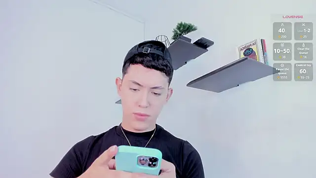 Snapshot of Iam_criss09 chatting on 11-26-25, 01:12 Iam criss09 online show from 11-26-25, 01:12