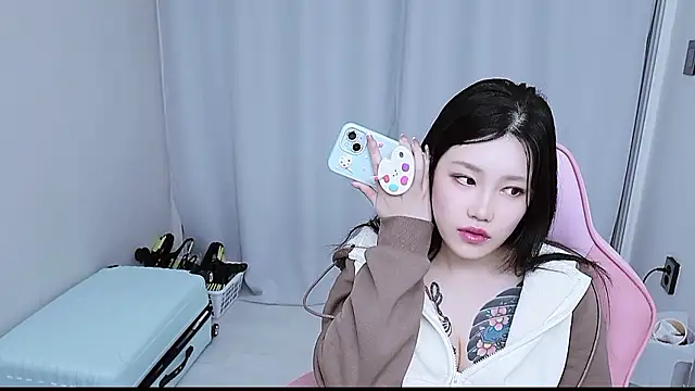 Snapshot of MISA_02 chatting on 12-22-25, 01:19 MISA 02 online show from 12-22-25, 01:19