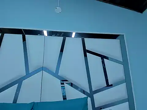 Snapshot of MiaHarper2 chatting on 12-15-25, 03:33 MiaHarper2 online show from 12-15-25, 03:33