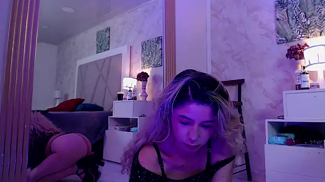 Sophie teller online show from 10-16-25, 04:24