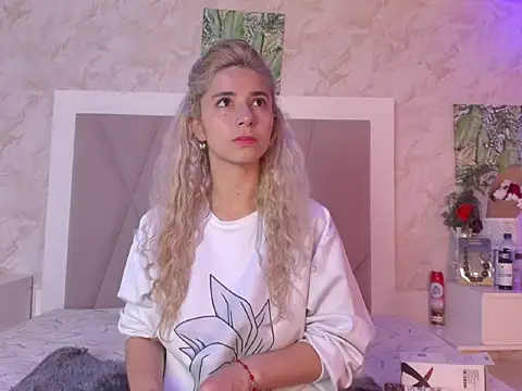 Sophie teller online show from 12-15-25, 03:22