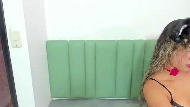 elizabeth liones  online show from 12-04-25, 04:11