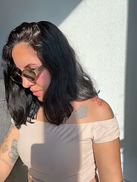 Snapshot of Lolathebaddie chatting on 10-15-25, 03:34 Lolathebaddie online show from 10-15-25, 03:34