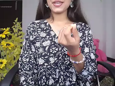 Hot Kareena online show from 10-19-25, 06:03