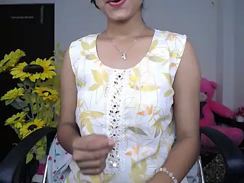 Hot Kareena online show from 10-20-25, 05:52