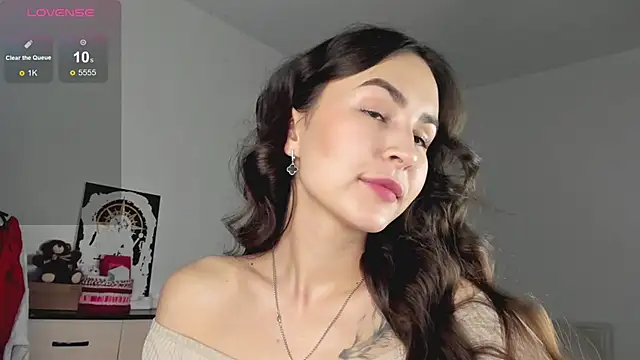 Snapshot of LionKierra chatting on 11-27-25, 04:03 LionKierra online show from 11-27-25, 04:03