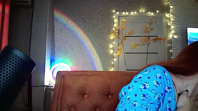 LolaMint  online show from 10-19-25, 02:40