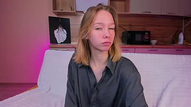 LilyVoise online show from 10-14-25, 12:28