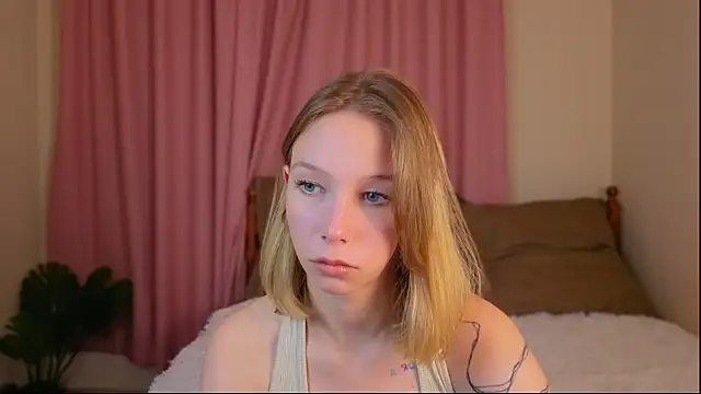 LilyVoise online show from 10-16-25, 12:39