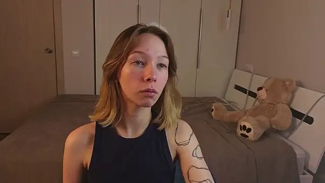 LilyVoise online show from 10-19-25, 01:01