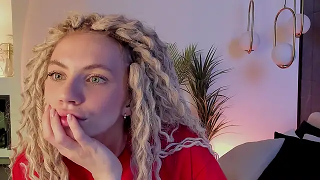 Snapshot of mia_silkk chatting on 10-24-25, 05:59 mia silkk online show from 10-24-25, 05:59