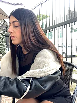 Snapshot of ElectraPink_ chatting on 12-17-25, 12:44 ElectraPink online show from 12-17-25, 12:44