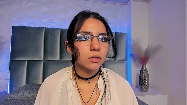 HollyPeach online show from 11-12-25, 07:46