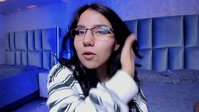 HollyPeach online show from 03-08-26, 05:50