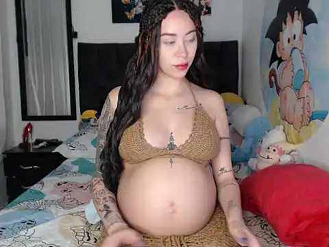 Queen of m111lk online show from 12-18-25, 11:11