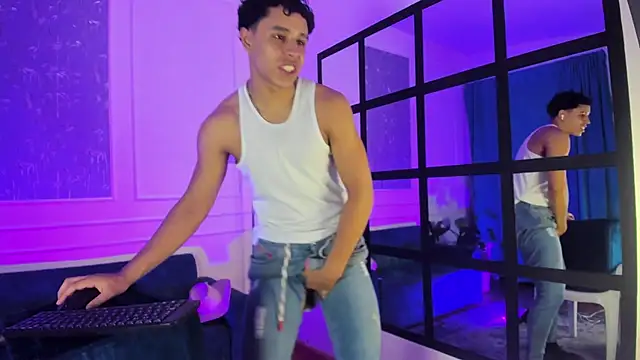 Snapshot of Adrian_Volt chatting on 11-16-25, 03:12 Adrian Volt online show from 11-16-25, 03:12