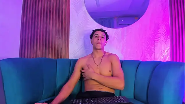 Snapshot of Adrian_Volt chatting on 12-01-25, 03:11 Adrian Volt online show from 12-01-25, 03:11