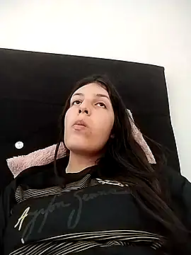 Snapshot of Thaila-Aurora chatting on 12-05-25, 05:53 Thaila-Aurora online show from 12-05-25, 05:53