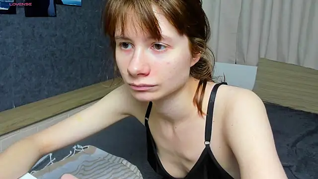 Snapshot of EvelynJin_ chatting on 10-19-25, 04:18 EvelynJin  online show from 10-19-25, 04:18