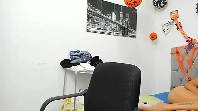 Sofi And Santy online show from 11-08-25, 01:50