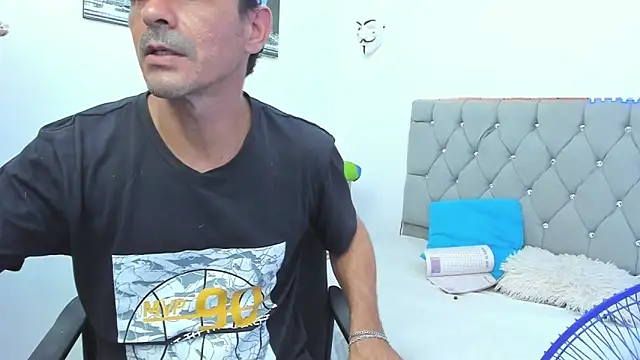 Sofi And Santy online show from 11-23-25, 12:10