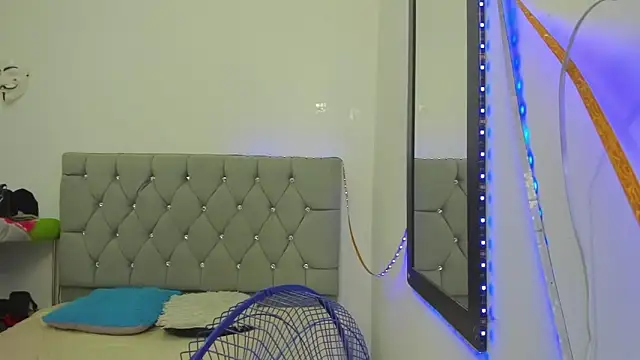 Sofi And Santy online show from 11-28-25, 01:08