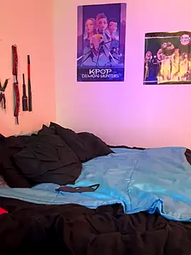 MiniMonroe online show from 12-04-25, 07:50