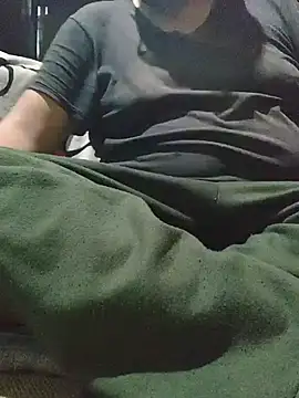 Snapshot of axel-spr chatting on 11-16-25, 04:18 axel-spr online show from 11-16-25, 04:18