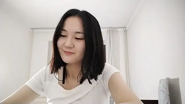 Lyndasilk online show from 10-24-25, 02:02