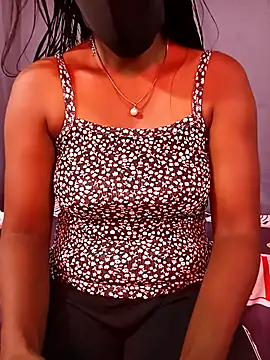 Snapshot of Mishel_hot chatting on 10-28-25, 02:42 Mishel hot online show from 10-28-25, 02:42