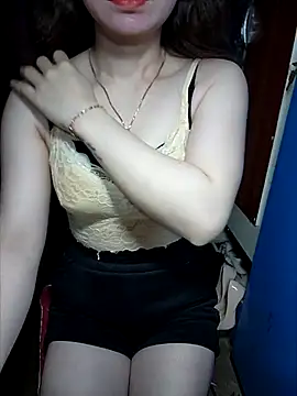 LeanaLy online show from 11-11-25, 01:49