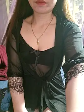 Snapshot of LeanaLy chatting on 02-11-26, 01:10 LeanaLy online show from 02-11-26, 01:10