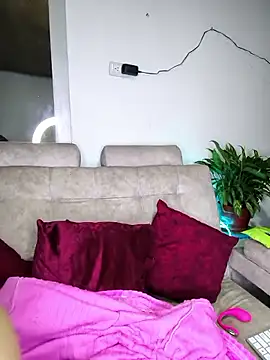 Snapshot of kitten25-hott chatting on 10-31-25, 01:50 kitten25-hott online show from 10-31-25, 01:50